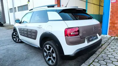Citroën C4 Cactus 2014 - 11800 EUR, 141000 km - AUTO.MOTO.pt - 141000km - foto 11 de 18
