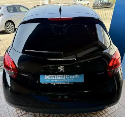 Peugeot 208 2017 - 9950 EUR, 71000 km - AUTO.MOTO.pt - 71000km - foto 8 de 24