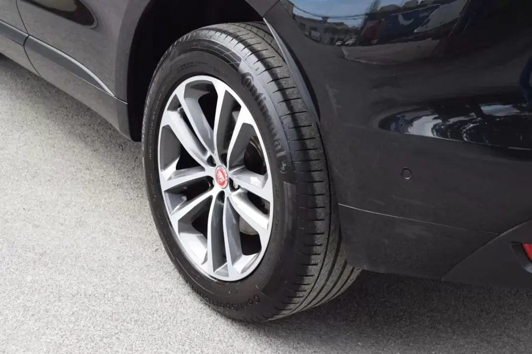 Jaguar F-Pace 2017 - 22980 EUR, 145545 km - AUTO.MOTO.pt - 145545km - foto 20 de 57