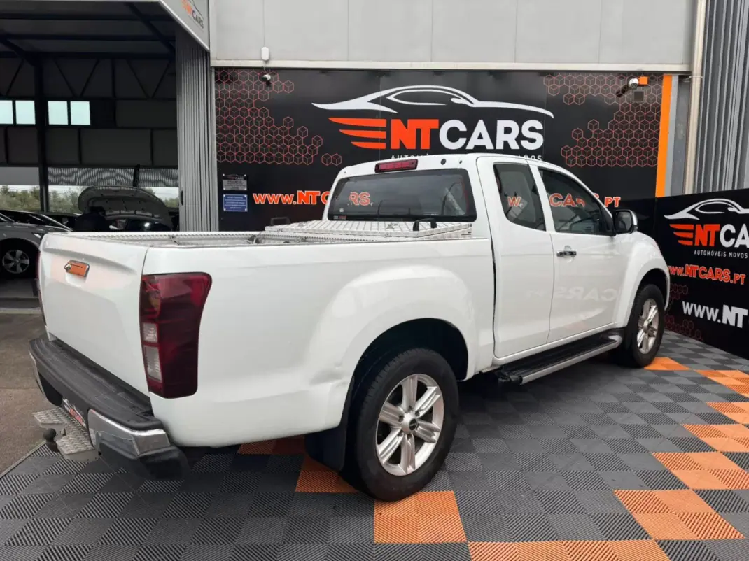 Isuzu 2019 - 21900 EUR, 171159 km - AUTO.MOTO.pt - 171159km - foto 2 de 12