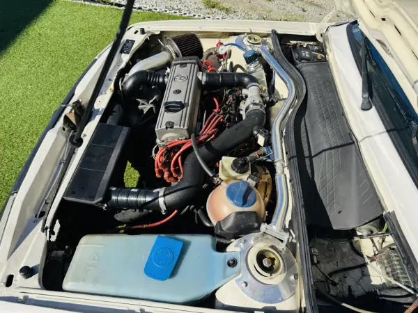 Volkswagen Polo 1992 - 7999 EUR, 130000 km - AUTO.MOTO.pt - 130000km - foto 15 de 18