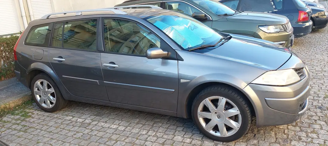 Renault Mégane Break 2008 - 2800 EUR, 260000 km - AUTO.MOTO.pt - 260000km - foto 1 de 12