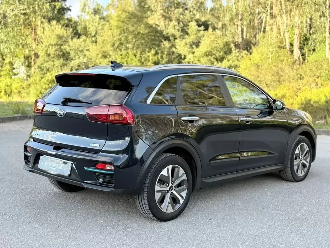Kia e-Niro 2020 - 19900 EUR, 67500 km - AUTO.MOTO.pt - 67500km - foto 4 de 23