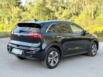 Kia e-Niro 2020 - 19900 EUR, 67500 km - AUTO.MOTO.pt - 67500km - foto 4 de 23