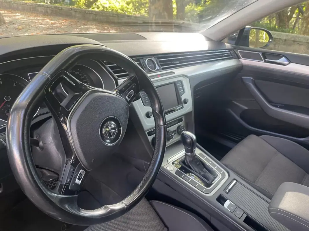 Volkswagen Passat Variant 2017 - 15999 EUR, 157121 km - AUTO.MOTO.pt - 157121km - foto 8 de 17