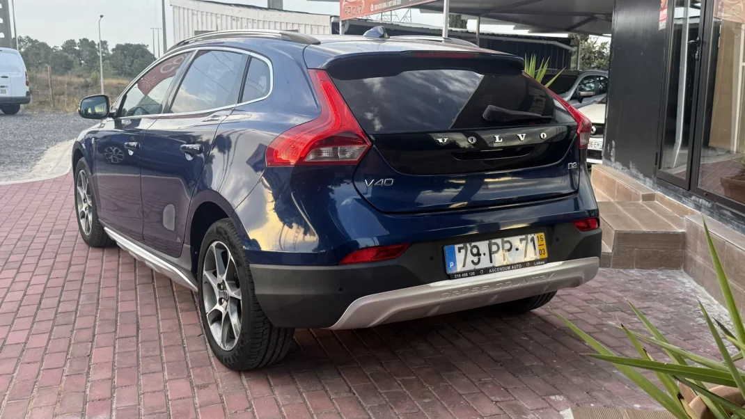 Volvo V40 Cross Country 2015 - 1 EUR, 185000 km - AUTO.MOTO.pt - 185000km - foto 11 de 26