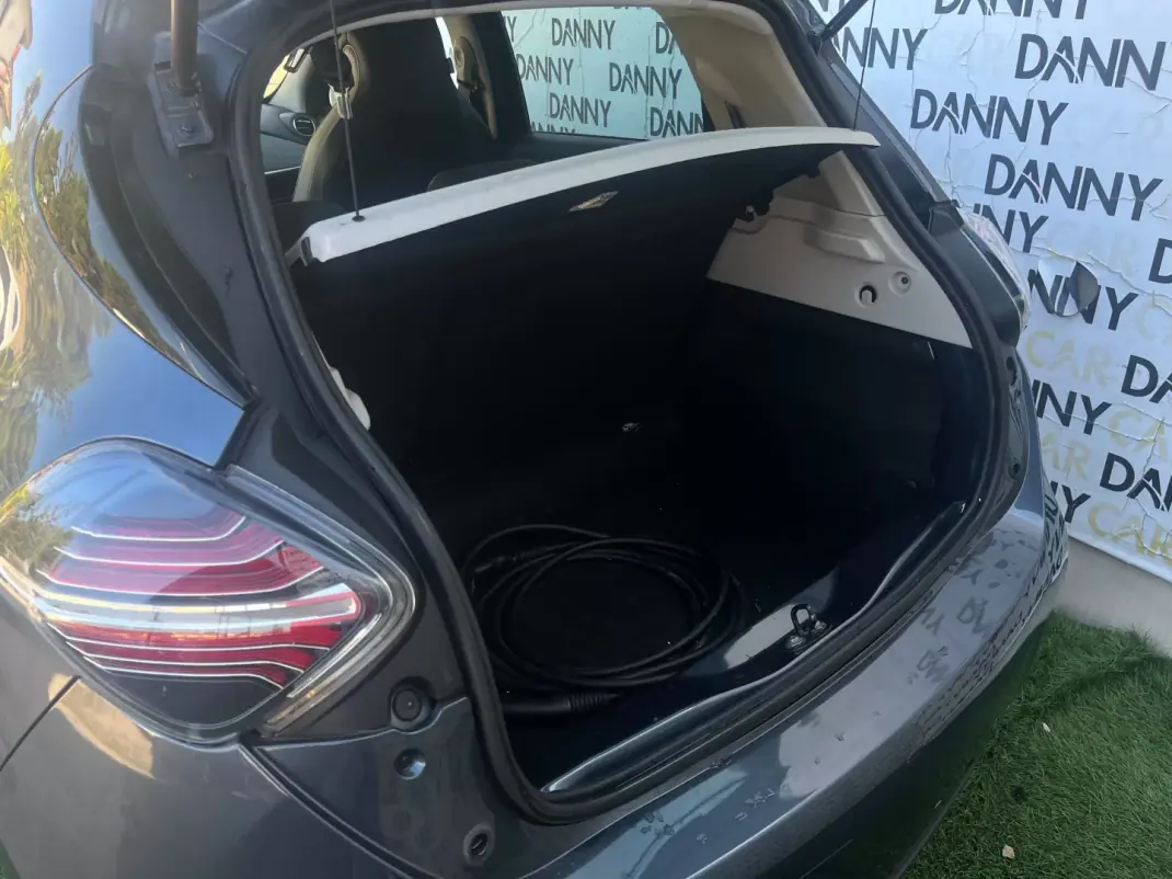 Renault Zoe 2020 - 15750 EUR, 74000 km - 74000km - foto 5 de 10