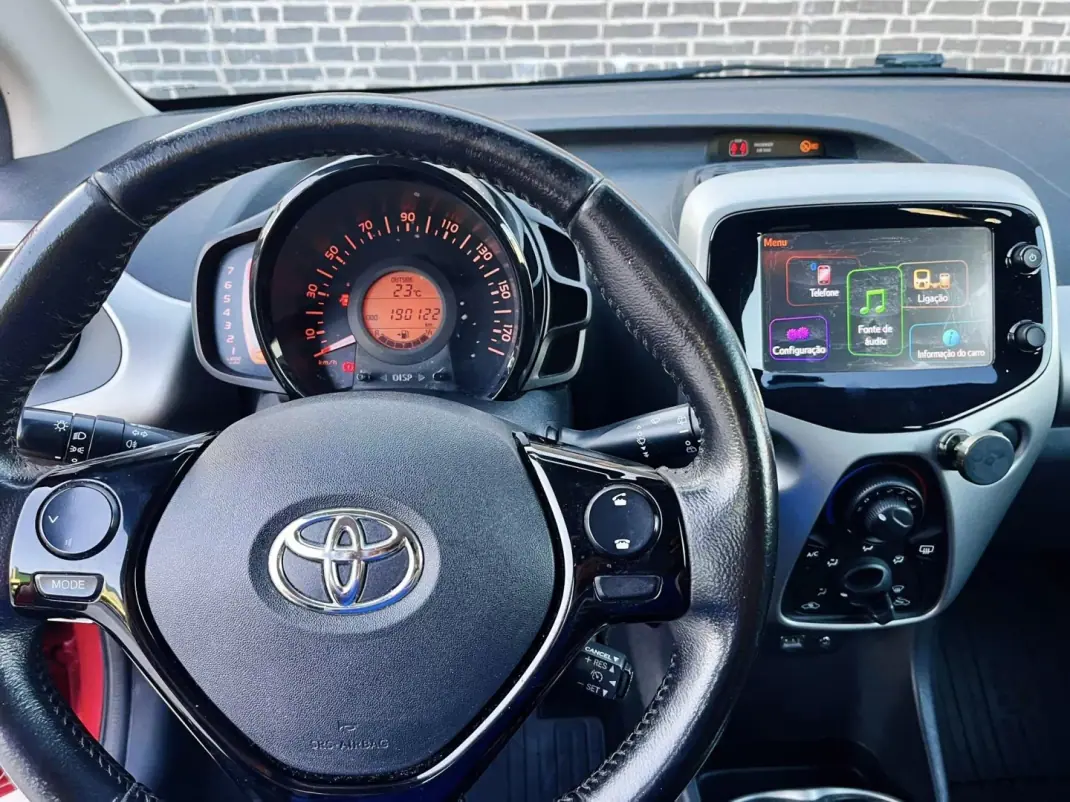 Toyota Aygo 2016 - 8500 EUR, 190000 km - AUTO.MOTO.pt - 190000km - foto 13 de 16