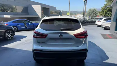 Nissan Qashqai 2018 - 17750 EUR, 140677 km - 140677km - foto 4 de 10