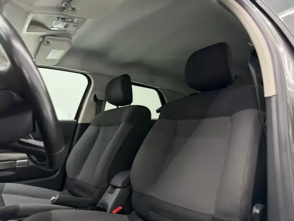Citroën C4 Cactus 2019 - 10999 EUR, 114000 km - AUTO.MOTO.pt - 114000km - foto 17 de 21