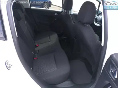 Peugeot 208 2019 - 12250 EUR, 136000 km - AUTO.MOTO.pt - 136000km - foto 4 de 23