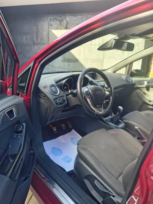 Ford Fiesta 2017 - 10750 EUR, 128000 km - AUTO.MOTO.pt - 128000km - foto 9 de 23