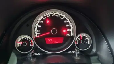 Volkswagen Up! 2016 - 8990 EUR, 150000 km - AUTO.MOTO.pt - 150000km - foto 11 de 22