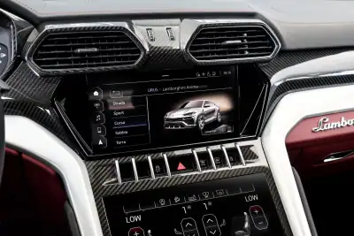 Lamborghini Urus 2020 - 298500 EUR, 60101 km - AUTO.MOTO.pt - 60101km - foto 15 de 30