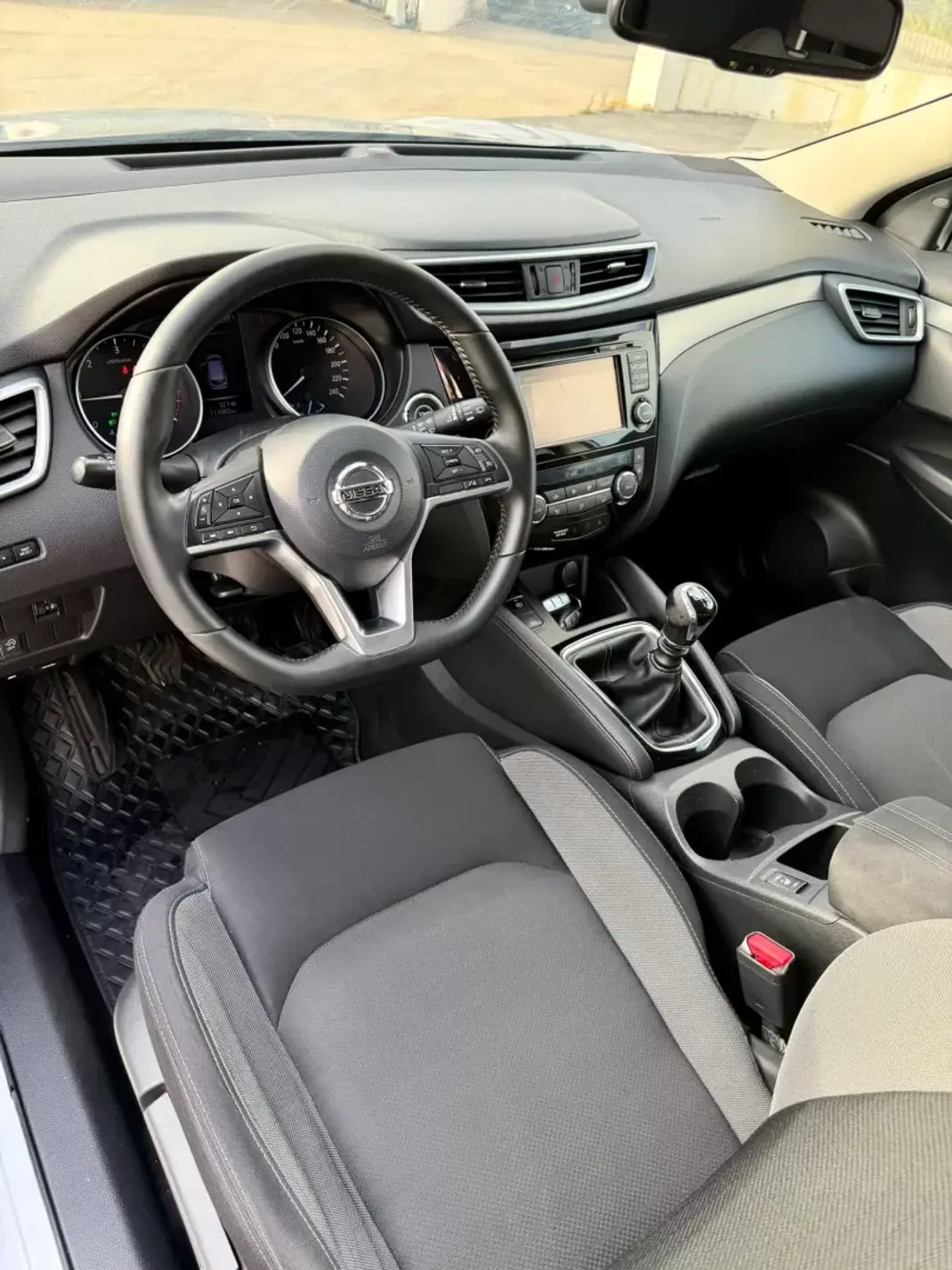 Nissan Qashqai 2018 - 18490 EUR, 111000 km - 111000km - foto 6 de 39