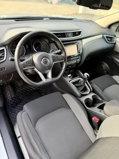 Nissan Qashqai 2018 - 18990 EUR, 111000 km - AUTO.MOTO.pt - 111000km - foto 6 de 39
