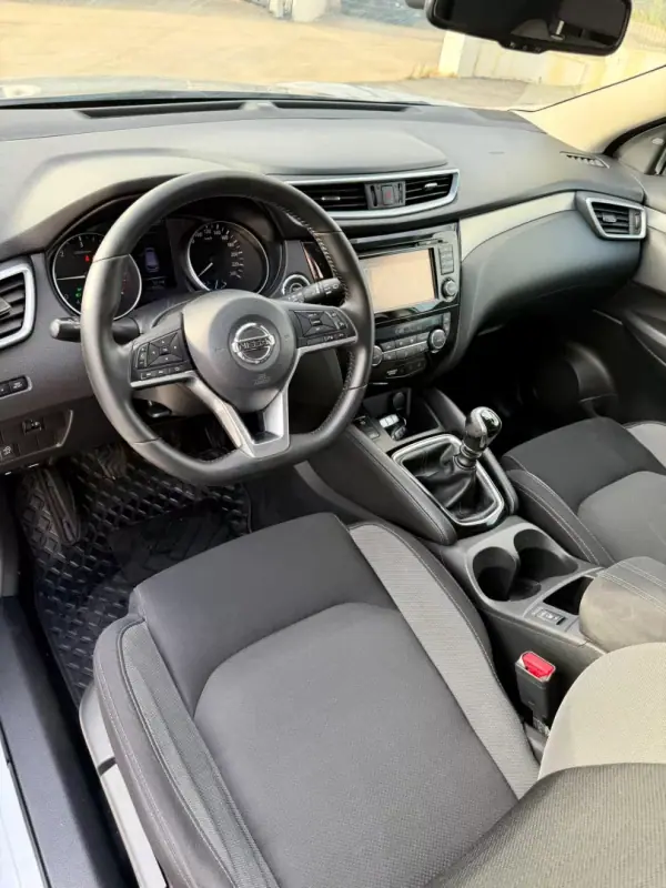 Nissan Qashqai 2018 - 18990 EUR, 111000 km - AUTO.MOTO.pt - 111000km - foto 6 de 39