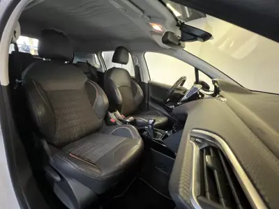Peugeot 2008 2016 - 9990 EUR, 90000 km - AUTO.MOTO.pt - 90000km - foto 8 de 49