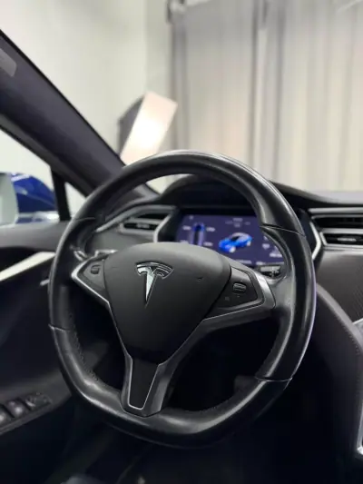 Tesla Model S 2018 - 19500 EUR, 260000 km - AUTO.MOTO.pt - 260000km - foto 18 de 23