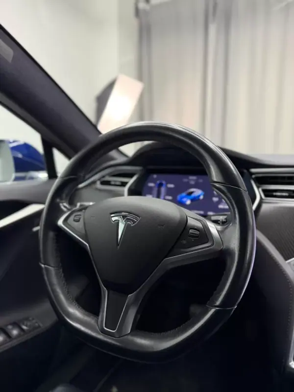Tesla Model S 2018 - 19500 EUR, 260000 km - AUTO.MOTO.pt - 260000km - foto 18 de 23