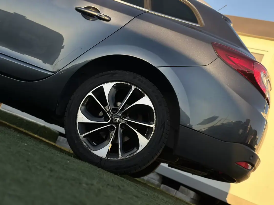 Renault Mégane Sport Tourer 2015 - 7990 EUR, 182000 km - 182000km - foto 5 de 39