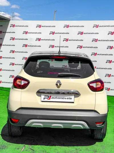 Renault Captur 2019 - 12750 EUR, 68000 km - AUTO.MOTO.pt - 68000km - foto 13 de 26