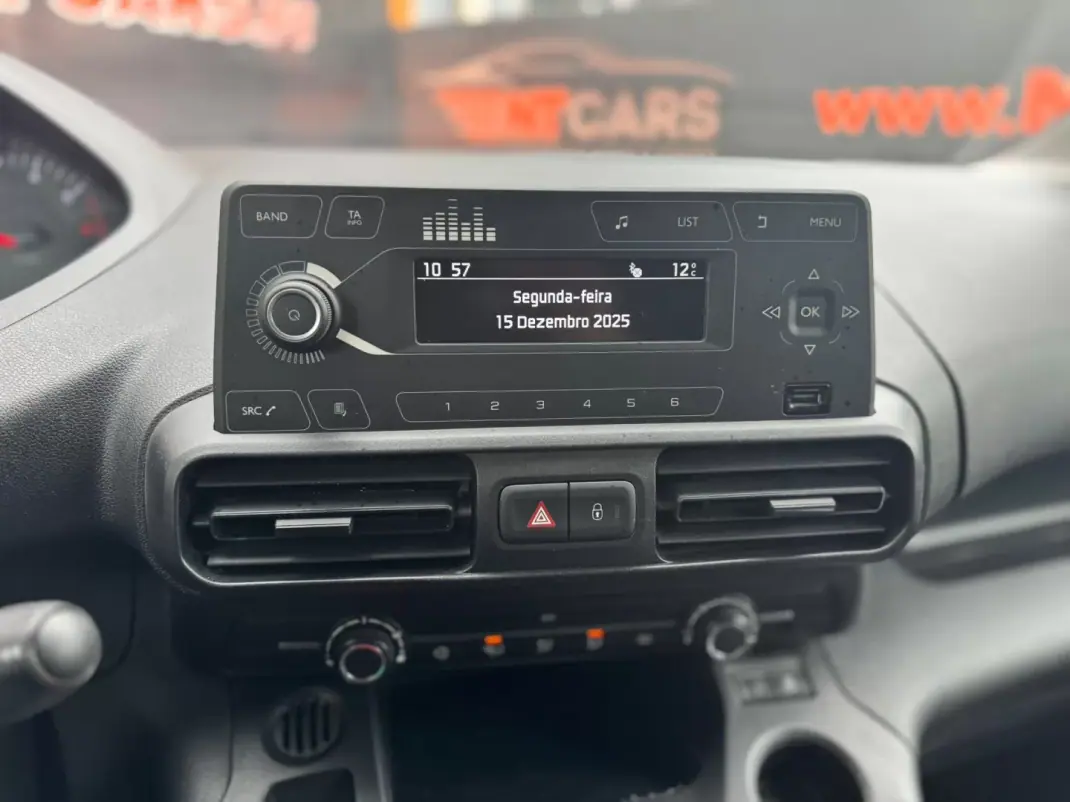 Peugeot PARTNER 1.6 BlueHDi L1 Pro 2019 - 11500 EUR, 172861 km - AUTO.MOTO.pt - 172861km - foto 4 de 11