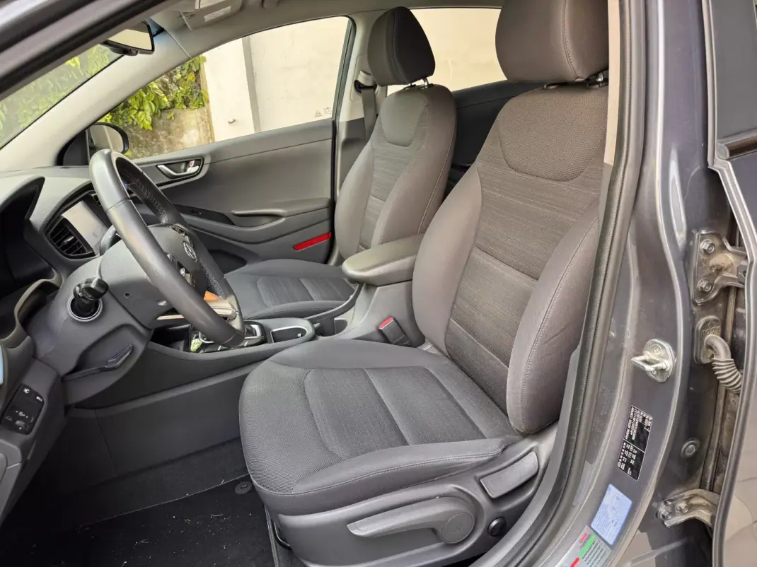 Hyundai Ioniq 2017 - 13250 EUR, 88000 km - AUTO.MOTO.pt - 88000km - foto 20 de 23