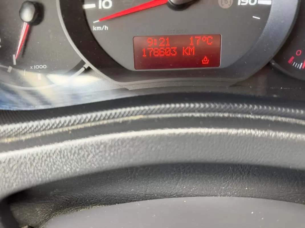 Renault Master 2.3 dCi L2 3.5T RD TP 2019 - 16900 EUR, 178309 km - AUTO.MOTO.pt - 178309km - foto 3 de 15