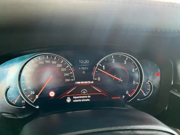 BMW M550d 2017 - 44900 EUR, 138217 km - AUTO.MOTO.pt - 138217km - foto 26 de 55