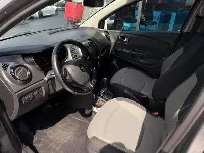 Renault Captur 2015 - 12900 EUR, 154000 km - AUTO.MOTO.pt - 154000km - foto 7 de 11