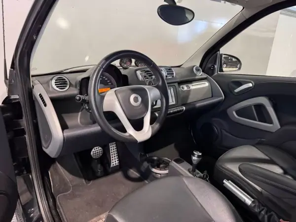 Smart ForTwo Coupé 2013 - 12500 EUR, 118671 km - AUTO.MOTO.pt - 118671km - foto 28 de 48