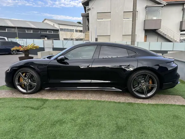 Porsche Taycan 2021 - 99900 EUR, 66000 km - AUTO.MOTO.pt - 66000km - foto 18 de 71