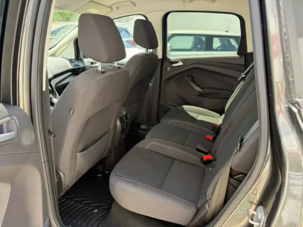 Ford C-Max 2016 - 11995 EUR, 185000 km - AUTO.MOTO.pt - 185000km - foto 19 de 26