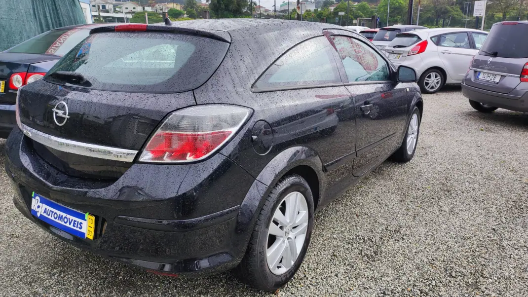 Opel 2010 - 5580 EUR, 219987 km - AUTO.MOTO.pt - 219987km - foto 18 de 20