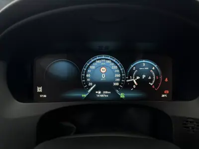 Jaguar F-Pace 2017 - 27950 EUR, 141687 km - 141687km - foto 29 de 48