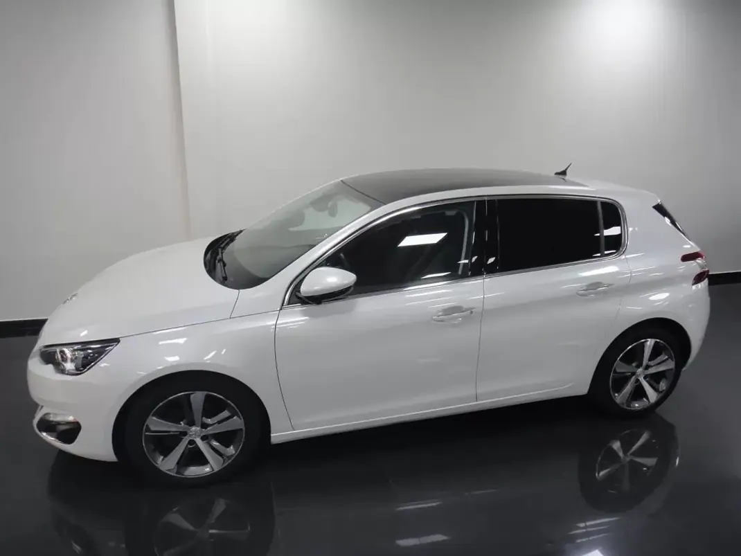 Peugeot 308 2016 - 10500 EUR, 136000 km - AUTO.MOTO.pt - 136000km - foto 7 de 26
