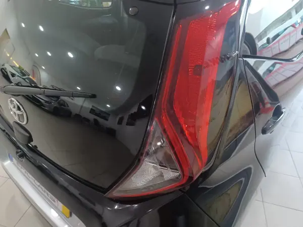Toyota Aygo 2019 - 10890 EUR, 84853 km - AUTO.MOTO.pt - 84853km - foto 23 de 27