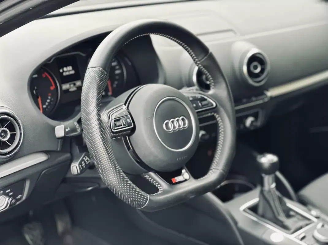 Audi A3 Sportback 2015 - 18150 EUR, 182000 km - AUTO.MOTO.pt - 182000km - foto 19 de 37