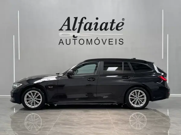 BMW 320 2022 - 27890 EUR, 93000 km - AUTO.MOTO.pt - 93000km - foto 3 de 39