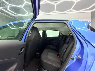 Renault Zoe 2019 - 10500 EUR, 130000 km - AUTO.MOTO.pt - 130000km - foto 8 de 18