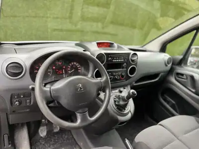 Peugeot Partner 1.6 BlueHdi 3 Lug 2018 - 9800 EUR, 200000 km - AUTO.MOTO.pt - 200000km - foto 3 de 20