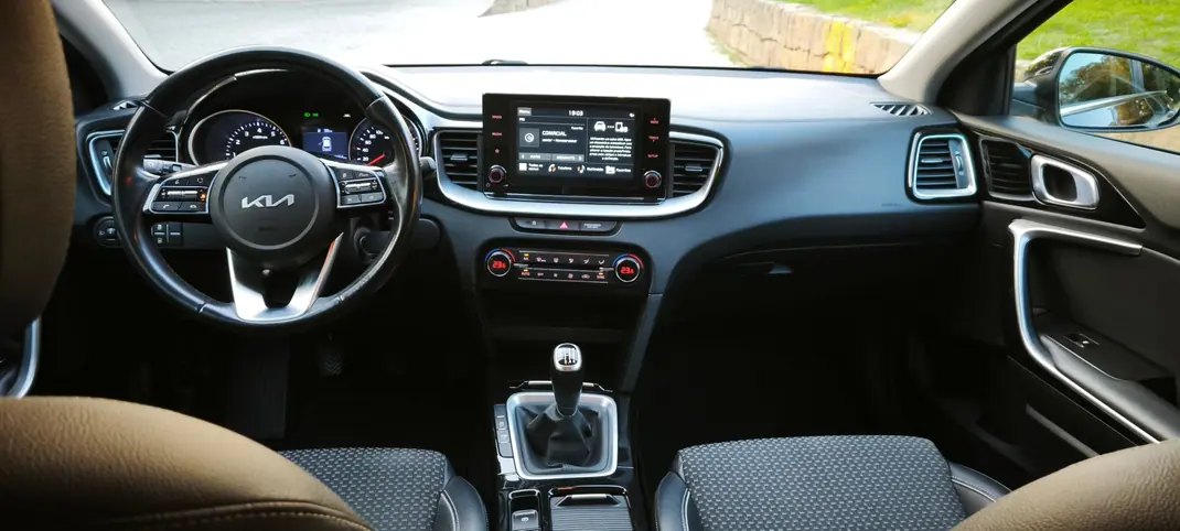 Kia Ceed 2020 - 13800 EUR, 53000 km - 53000km - foto 7 de 12