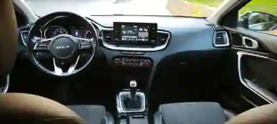 Kia Ceed 2020 - 13800 EUR, 53000 km - 53000km - foto 7 de 12