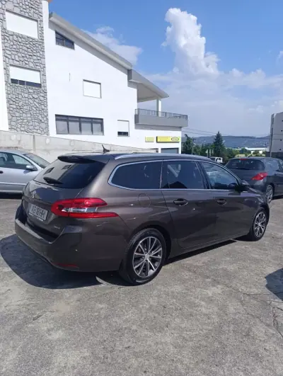 Peugeot 308 SW 2015 - 10500 EUR, 210000 km - AUTO.MOTO.pt - 210000km - foto 5 de 10