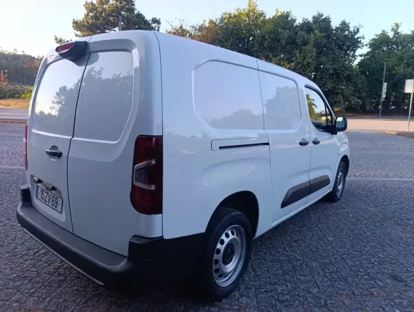 Peugeot Partner 2020 - 14900 EUR, 100000 km - AUTO.MOTO.pt - 100000km - foto 6 de 16