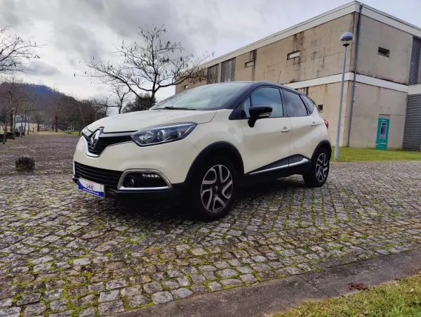 Renault Captur 2017 - 11700 EUR, 107123 km - AUTO.MOTO.pt - 107123km - foto 3 de 12