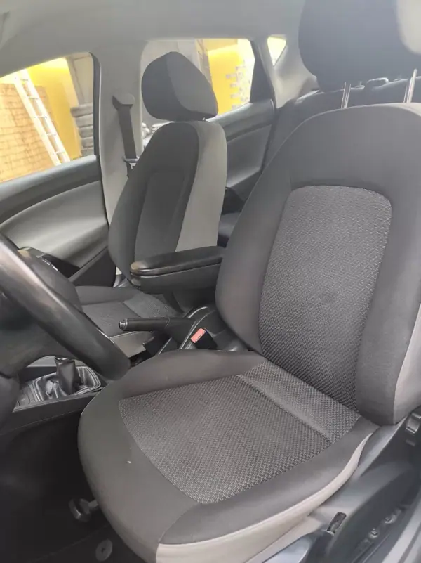 SEAT Ibiza 2017 - 8990 EUR, 156000 km - AUTO.MOTO.pt - 156000km - foto 8 de 11