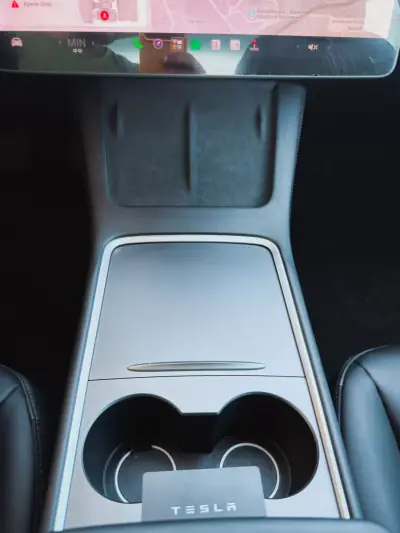 Tesla Model 3 2021 - 26990 EUR, 72100 km - 72100km - foto 10 de 19