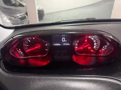 Peugeot 208 2014 - 7400 EUR, 116000 km - AUTO.MOTO.pt - 116000km - foto 23 de 26